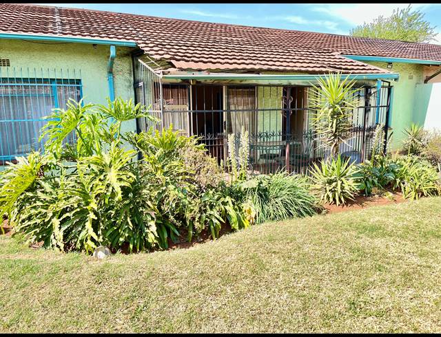3 BEDROOM HOUSE FOR SALE IN VANDERBIJLPARK CW 2